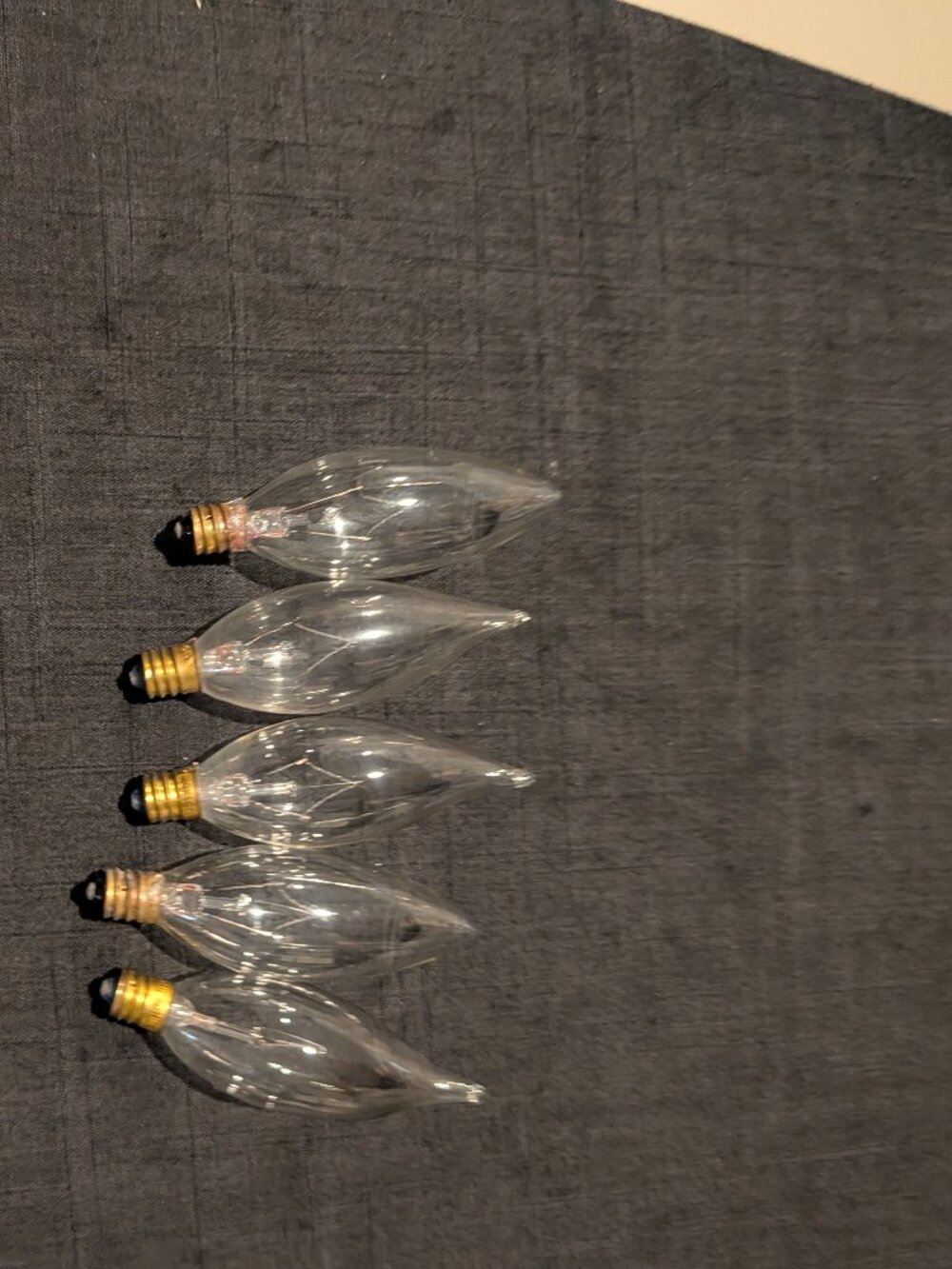 Vintage Clear Flame Tip Chandelier Light Bulbs 5-Pack Candelabra Base E12